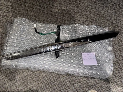 Infiniti Q50 2014-2017 OEM maletero trasero moldura superior con cámara 848104GA0A Foto 1 de 4