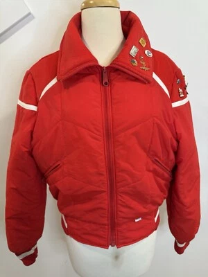 Chaqueta de esquí para mujer Levis de colección años 80 roja pana acolchada con alfileres de esquí vintage talla S Foto 1 de 4