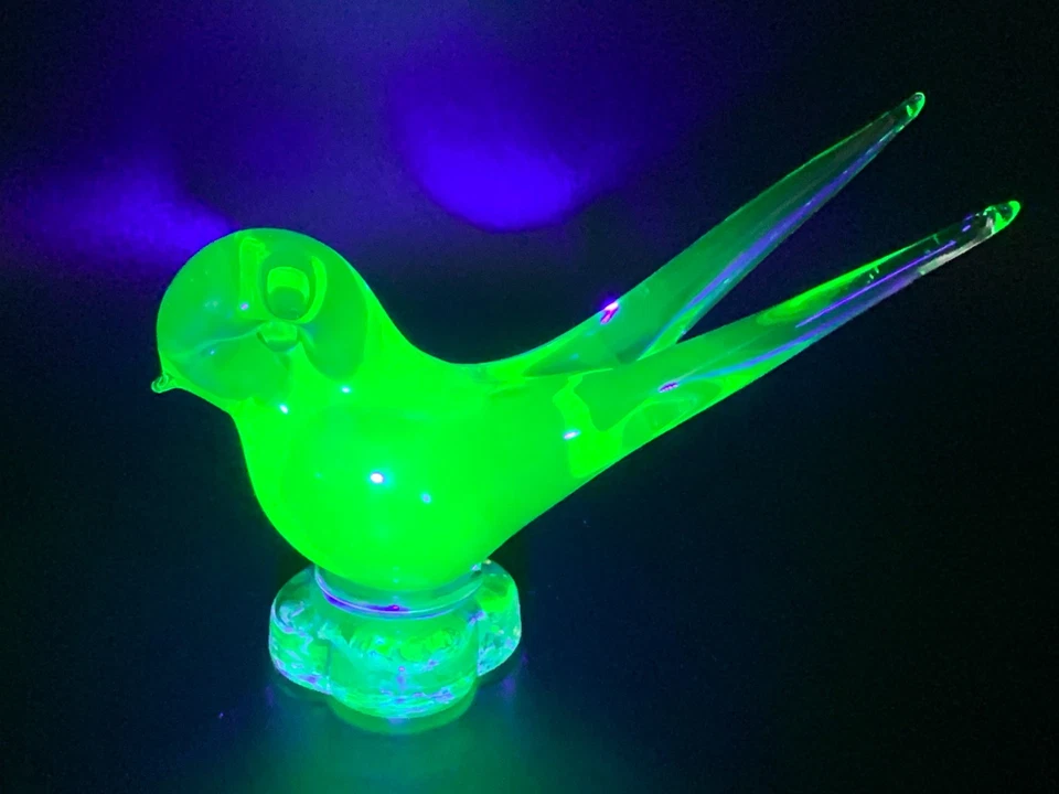 MCM Italian Murano Glass Bird Swallow Figurine Uranium Vaseline Glass Sculpture - Image 1 of 4