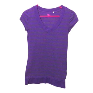 SO Pullover Shirt Women S Purple & Gray Striped V-Neck Cap Sleeves Slim Fit - Picture 1 of 8