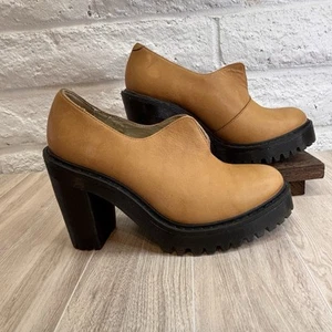 Dr Martens Women’s Cordelia Heels Slip On Tan Leather Boots SZ 6 Doc Martin’s - Picture 1 of 23