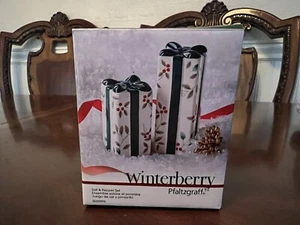Pfaltzgraff Winterberry Salt & Pepper Shaker Set Christmas Presents Green Bow - Picture 1 of 5