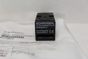 SCHMERSAL SAFETY RELAY AZ 17-11ZRK-ST - Picture 1 of 4