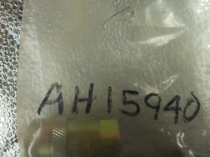 JOHN DEERE - PRESA ATTACCO RAPIDO 1/4'' - AH15940 - L&G SH3 BX3 - Foto 1 di 4