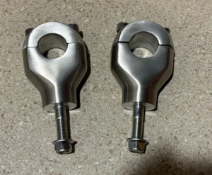 2014 09-16 Triumph America Handlebar Riser Clamp Mounts Upper Lower Handle Bar - Picture 1 of 4