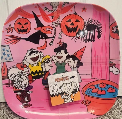 VIRAL SNOOPY / CACAHUETES GRAN CALABAZA ROSA FIESTA ESCENA CONJUNTO DE 4 PLATOS Melamina Foto 1 de 4