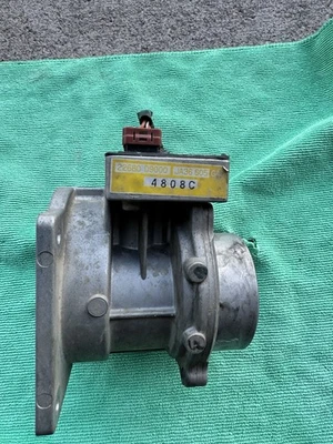 Sensor de flujo de aire masivo (MAF) Nissan Altima 1993-1995 OEM Foto 1 de 4