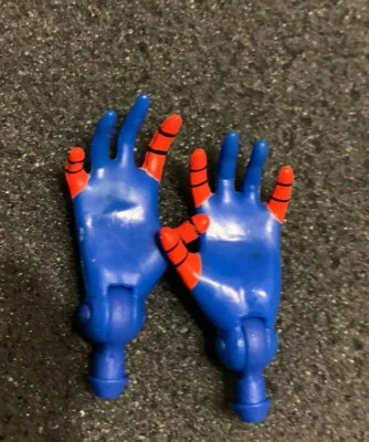 Marvel Famous Covers - SPIDERWOMAN GIRL  Figure DOLL HANDS SET for customizing  - Image 1 of 2