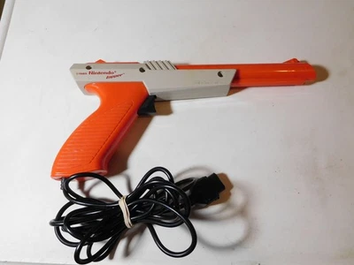 Оранжевый контроллер Nintendo NES Zapper Light Gun для охоты на уток - Изображение 1 из 3