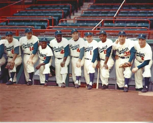 Brooklyn Dodgers 8x10 on dugout photo Gilliam Jackie, Reese, Gil Hodges, Snider - Picture 1 of 1