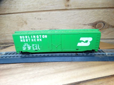 Tyco HO Scale 41' Burlington Northern BN 100024 Model Railroad Box Car - Image 1 of 4