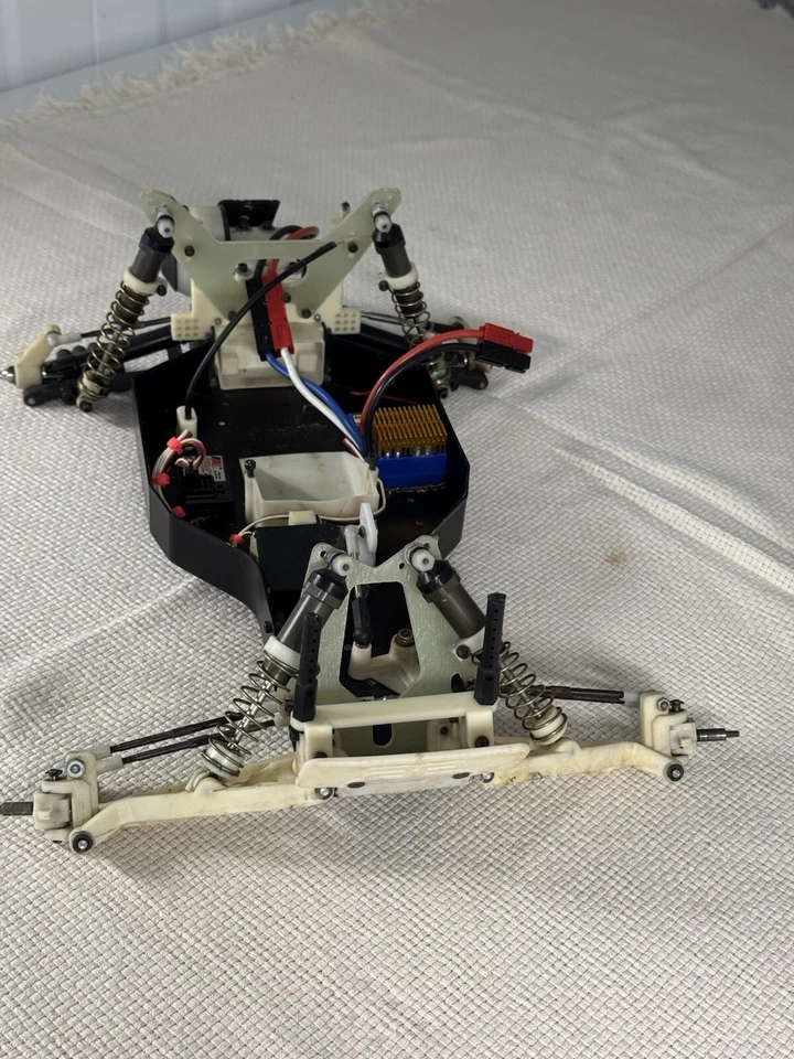 Vintage Team Associated Rc10T Truck - Rare With Andy‘s Monster Conversion Arms - Image 1 of 4