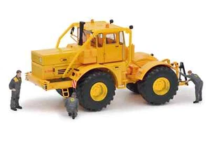 Schuco 450784600 Kirovets K-700A with Figurines 1/32 MIB/New - Picture 1 of 1