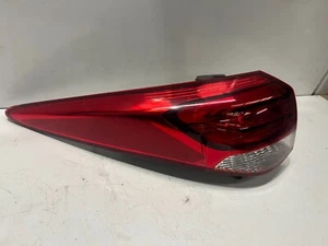 LUZ DE FRENO LED EXTERIOR TRASERO PASAJERO FACELIFT HYUNDAI I40 ESTATE 2015-2019 - Imagen 1 de 7