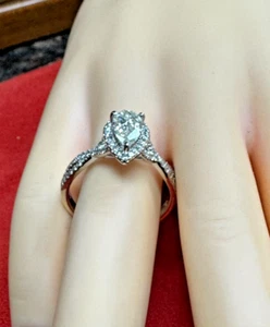 Anillo de compromiso solitario de diamantes pavé SI2/H corte pera de 1,52 quilates de oro blanco de 14 quilates - Imagen 1 de 16