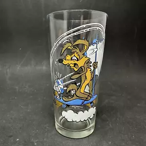Road Runner Wile E Coyote Sailplane Looney Tunes 1976 Pepsi Glass - Rare Vintage - Picture 1 of 9