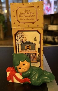 Vintage Avon Elfo Aiutante di Babbo Natale Pomander Natale Verde e Rosso con Scatola - Foto 1 di 6
