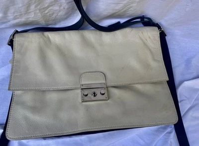 L.A.M.B. Bolso Cartera Hobo de Cuero Nicola Off White Crema Marfil Foto 1 de 4