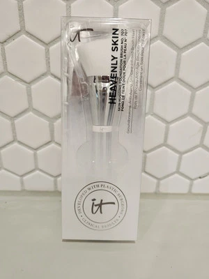 IT Cosmetics Heavenly Skin Skin Hugging Foundation Makeup Brush  No. 707 NIB - Image 1 of 4