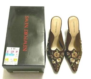 Newport News 20780 | Double Espresso Slides | Embroidered Floral Motif | Size 8