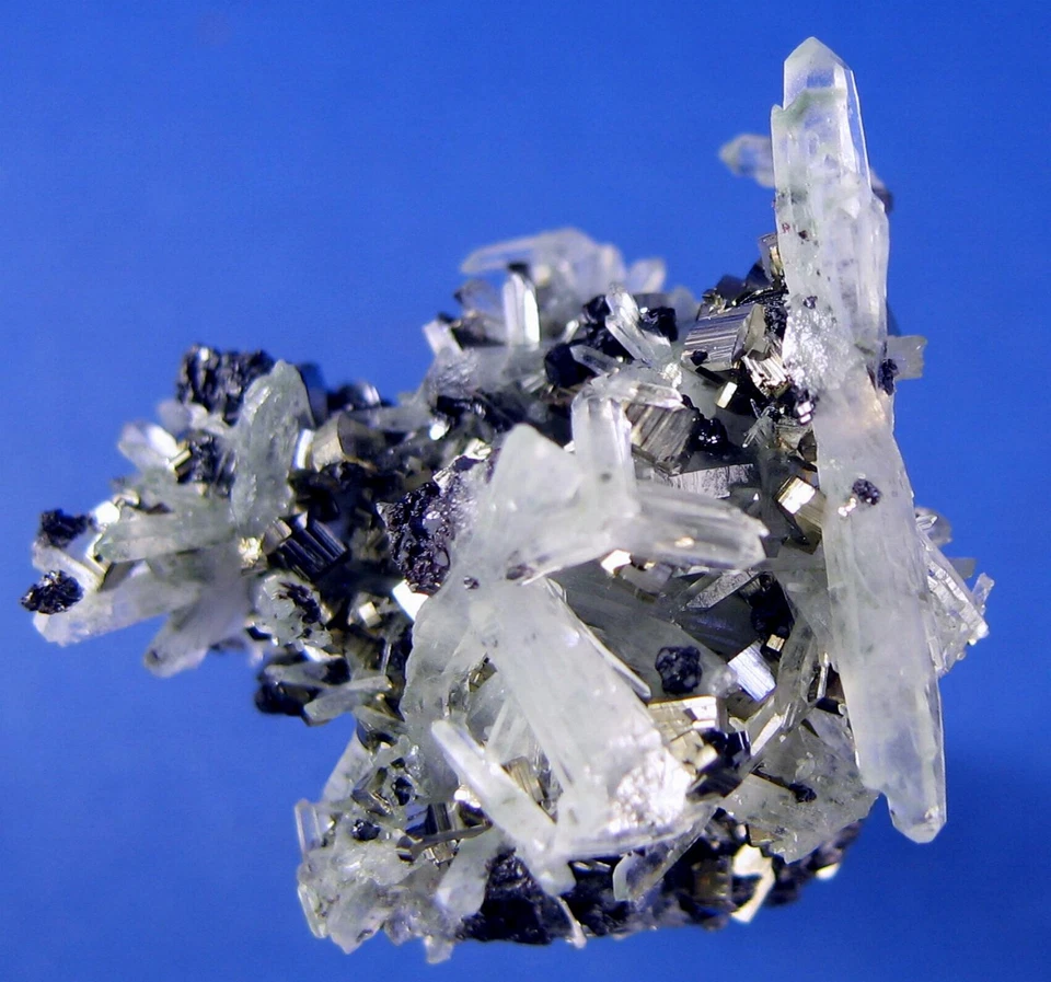 Bergkristall mit Pyrit aus der Krushev dol Mine in Bulgarien - Bild 1 von 1