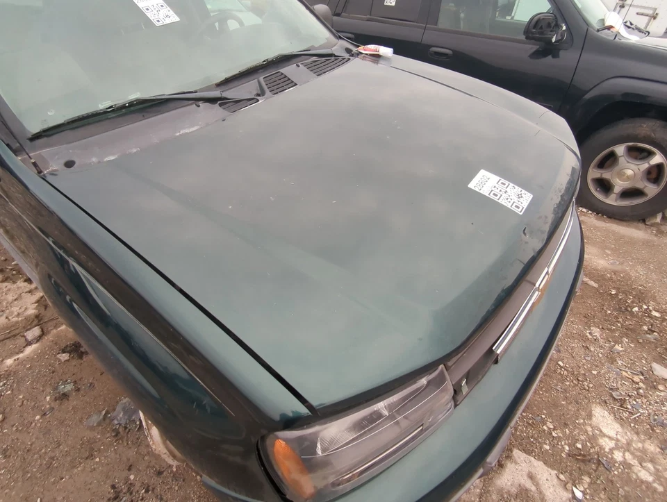 2002-2006 Chevrolet Trailblazer Ext Hood Oem VSCQA - Image 1 of 2