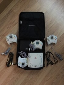 SEGA Dreamcast Console Bundle Lot 16 Games 4 Controllers VMU Carrying Case Works