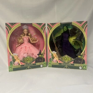 Mattel Wicked Movie Glinda & Elphaba DELUXE Bambole SET PACCHETTO ERRORE URL ERRORE DI STAMPA - Foto 1 di 6