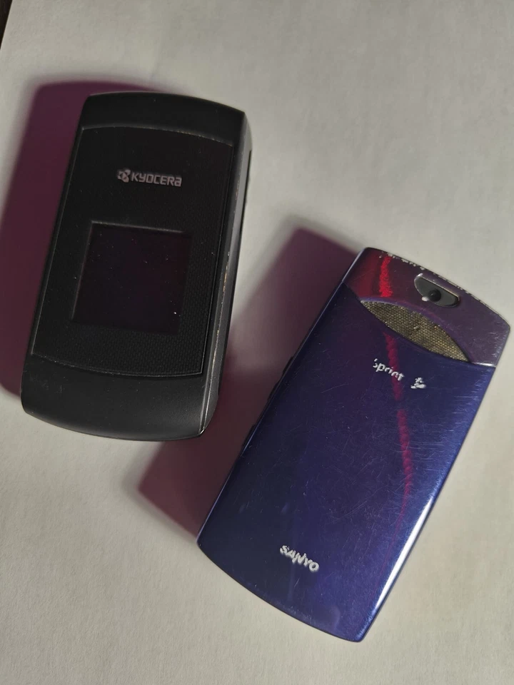 Lot Of 2 Phone,Kyocera Kona S2151 Sprint ,Sanyo  Katana LX Sprint - Image 1 of 4