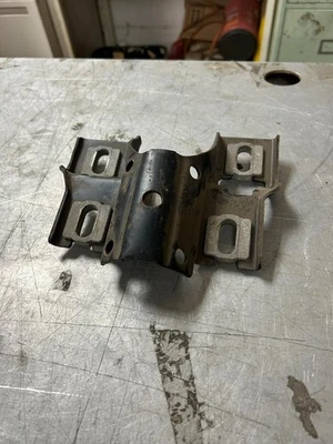 1967 1968 年雪佛兰 Impala 转向柱安装支架支撑雪佛兰 Bel Air — 第 1/4 张图片