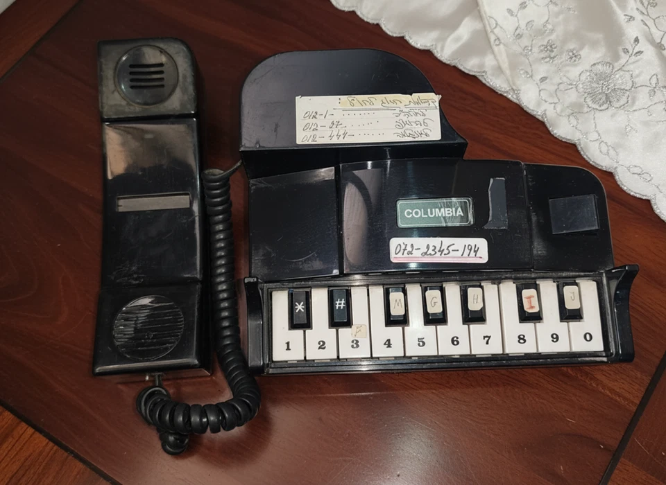 RARE COLUMBIA GRAND PIANO NOVELTY TELEPHONE 80s VINTAGE BLACK KEYBOARD PHONE - Image 1 of 4