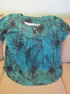 ""WOMEN'S PULLOVER TOP - PALM LEAVES ON BLACK BACKGROUND"" - SIZE 3XL - Picture 1 of 3