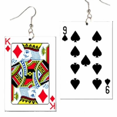 Funky Novedad Blackjack JUGAR CARTAS PENDIENTES Juego de Poker Casino Bisutería Foto 1 de 3