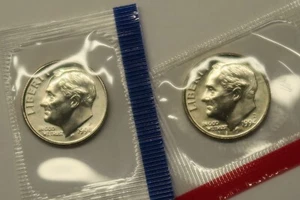 1994 P & D Uncirculated Roosevelt Dimes in Mint Cello, Free Shipping - Picture 1 of 2
