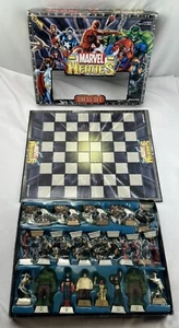 2003 Marvel Heroes Chess Set by Pressman Complete in Great Condition FREE SHIP - Picture 1 of 5