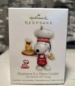 Happiness Is Warm Cookie 2011 Hallmark Peanuts Gang Snoopy Ornament QK5007 - MIB - Picture 1 of 3