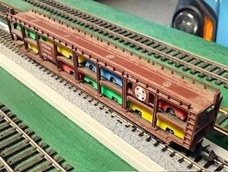 N Scale Minitrix Santa Fe Tri-Level auto carrier car w autos & Rapido couplers - Image 1 of 1