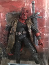 HELLBOY W/ SWORD Battle Damaged Coat Chained Door Series 1.5 Figure Mezco 2004