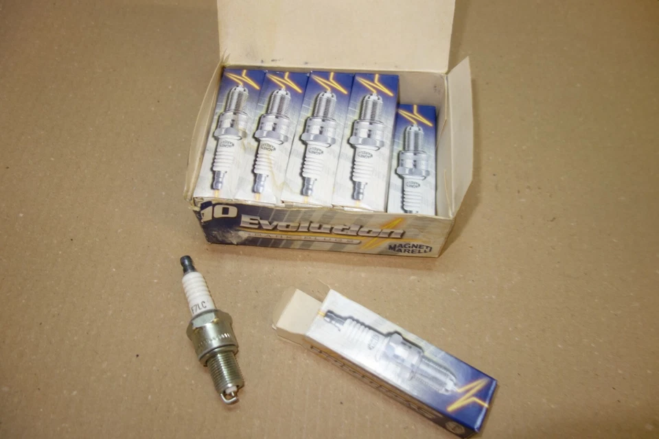 Magneti marelli spark plugs F7LC set of 10 Audi BMW Peugeot Mercedes Wartburg  - Image 1 of 4