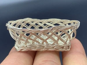 Neuheit Sterling Splitter Miniatur Weidenkorb Spiel Puppenhaus 10g - Bild 1 von 7