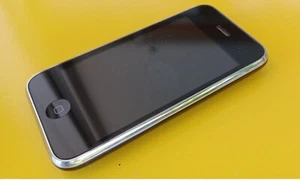 Apple iPhone 3G Handy A 1241 8 GB mit Zubehörpaket Produktheft liefert-Abhol - Bild 1 von 3