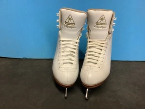 Jackson Mystique  size 3C size skates with mark ll blades (gently used)A - Picture 1 of 5