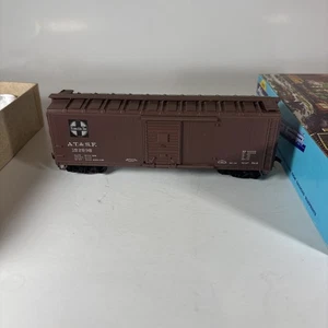 KIT AUTO BOX LEGNO 40' SCALA HO ATHEARN 5231 SANTA FE COSTRUITO 622621 - Foto 1 di 7