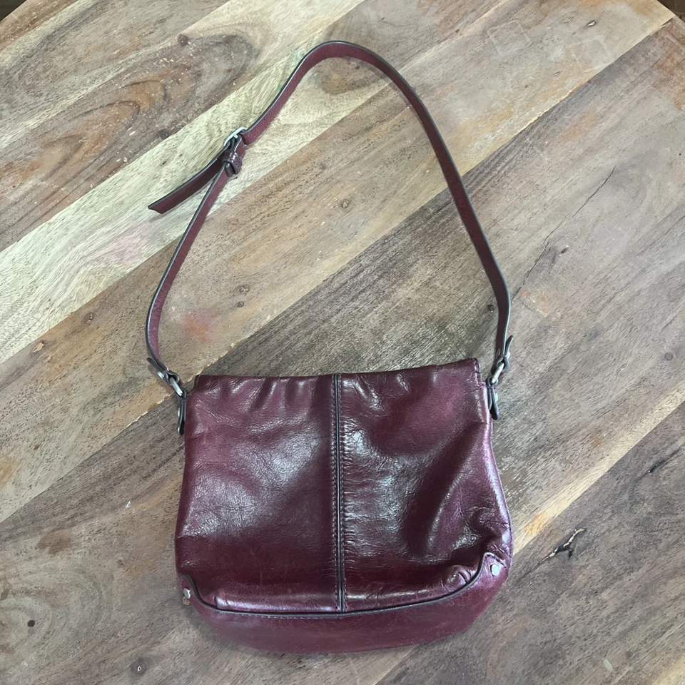 Cartera de hombro pequeña de cuero rojo profundo Treasure & Bond 6,75”x9” L x 3,5” D Foto 1 de 4