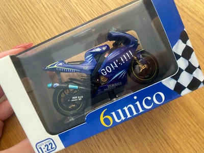 Protar Italeri 1:22 Moto GP YAMAHA YZR M1 VALENTINO ROSSI World Champion 2004  - Immagine 1 di 4