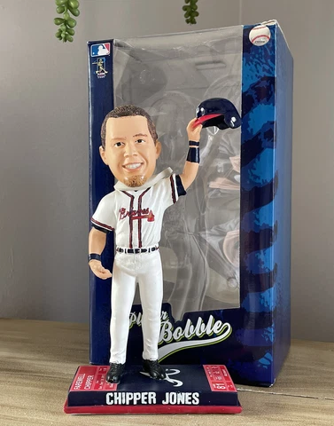 Atlanta Braves Legend CHIPPER JONES Tip of the Cap Farewell Bobblehead #/125 NIB Cover