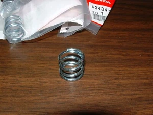 *1EA OEM HONDA REAR BRAKE ARM SPRING ALL CT70'S 1969 TO 1982 (78H) - Picture 1 of 1