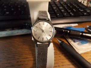 SEIKO SOLAR 17 JEWEL DIASHOCK MANUAL WIND 10-0600 VTG LADY WATCH ALL ORIGINAL - Picture 1 of 17