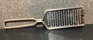 Rallador de queso de acero inoxidable de colección FOLEY 8-3/4" de largo - Imagen 1 de 2