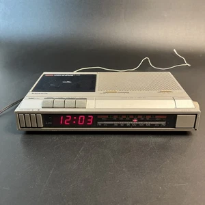 Vtg Magnavox D7547 Radio Cassette Alarm Clock Parts Repair Only Clock Works - Picture 1 of 10